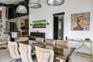 Villas Superbe villa avec piscine interieure, sauna, jacuzzi et salle de sport : photos des chambres