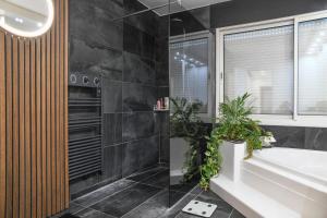 Villas Superbe villa avec piscine interieure, sauna, jacuzzi et salle de sport : photos des chambres