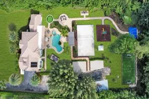 8BR Entertainers Estate w Pool Games Theater - Margate