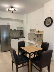 E&M Apartman