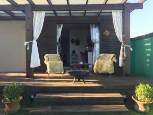 Bangalô em frente a reserva ecológica e 300m do mar