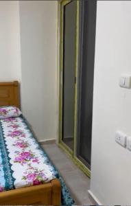 شاليه ٣ غرف وصالة بقرية اكوا فيو الساحل الشمالي