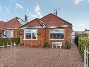 Bungalow In Hornsea Near Sea With Garden - Atwick