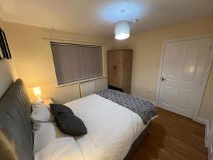 Big new house! 5BDR, sleeps 13, with parking