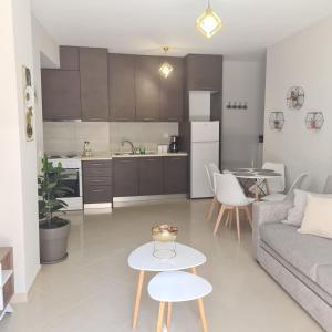 COZY GOLD #DTerra Apartments# FREE PRIVATE PARKING!!