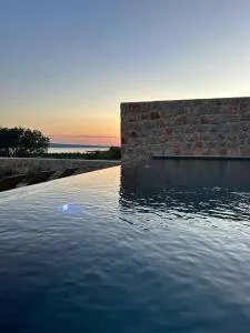 Luxury Casa Sorelle Croatia, secluded house with a breathtaking view and heated infinity pool - Jukič