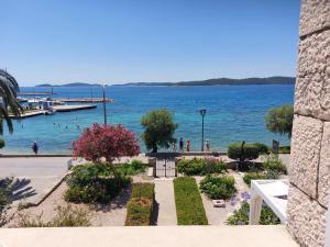 Apartment Karmen by the sea