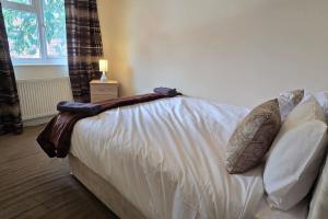 Eastpark 5 bdrms Walk to O2 Apollo and City