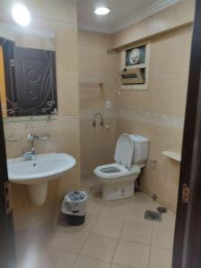 Doqi apartment 3 rooms 2 bathroom WiFi near Nile