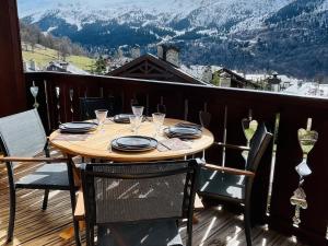 Appartement rénové Méribel - Proche pistes, commerces, balcon vue montagne - FR-1-688-71