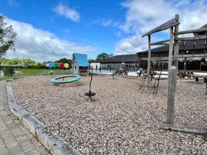 Busy Bees Lodge - Free Hoburne Passes