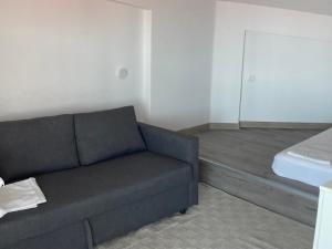 Luka 1 Aparts Polichrono