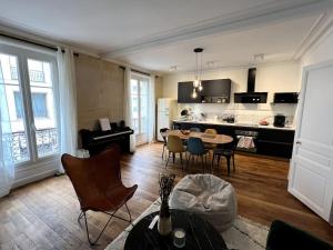 Design flat for 4 people Paris 18 close to Montmartre - 4-Sterne-Hotels in Paris