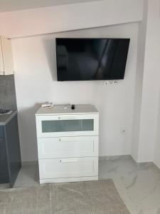 Luka 1 Aparts Polichrono