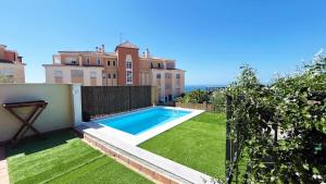 Gran Terraza con Vistas al Mar y Piscina