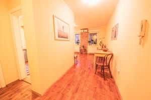 Central 1BR, Boho Style, Balcony, Cool & Quiet