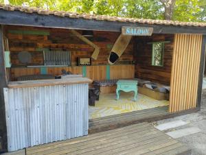 Appartements JOLIE CABANE BOIS SOUS LES CHENES Hourtin bourg : photos des chambres