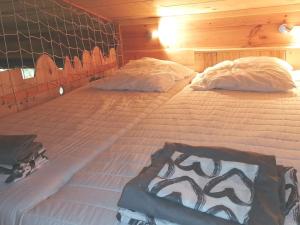 Appartements JOLIE CABANE BOIS SOUS LES CHENES Hourtin bourg : photos des chambres