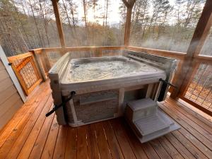 Blaze of Glory - New Luxury, 4BR, Theater, Arcade, EVC, Location