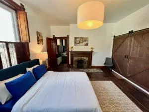 Private Bedroom Suite 1 in Spacious House with City Views - Dent