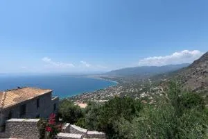 Traditional Stonehouse Kalamata Verga - Áno Vérga