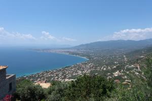 Traditional Stonehouse Kalamata Verga