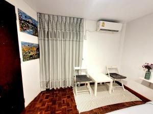 Phòng Tiêu chuẩn 2 Giường - Nhà tắm chung (Standard Twin - Shared Bathroom)