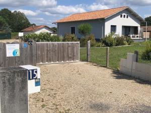 Appartements Les logis d'argent Studio independant Parking Entree autonome Linge de Lit et Serviettes Wifi fibre TV connectee : photos des chambres