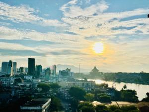 Kuching City Center Riverine Apartment With Balcony and Marvelous View