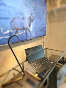 Cozy Comfy Suite 2BR w Balcony - Amazing Manila Bay View and City Skyline near MOA