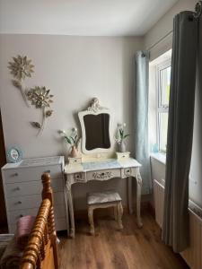 Teach Elle Cottage F94V2W2