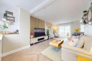 Buttercup Nest of Wimbledon - New Malden