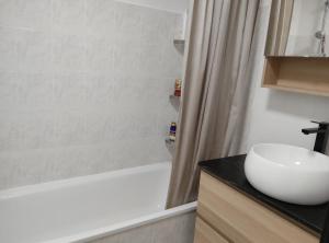 Studio avec coin nuit et garage