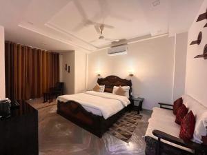 Alibaba’s Indiana Homestay