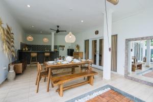 Villa Leya & Leon Canggu - Private 3BR Villa with Pool