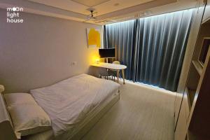 Moonlight Sokcho - High-rise, Ocean and City View