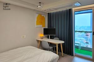 Moonlight Sokcho - High-rise, Ocean and City View