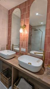 Appartements Suite Meraki - Luxe & Voyage - Jacuzzi & Cinema : photos des chambres