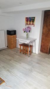 STUDIO indépendant, proche hôpitaux Est