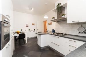 -QUADRILOCALE IN CENTRO-Vicino alla spiaggia