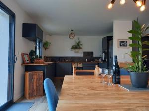 Maisons de vacances Maison moderne avec jardin et jacuzzi : photos des chambres