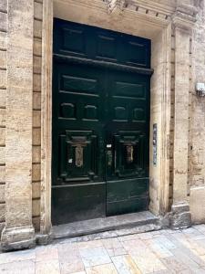 Ecusson - Duplex lumineux et climatisé dans hôtel particulier