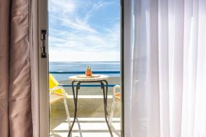 PotamSea Bliss 3 - Beach Front, Sun Beds & Parking