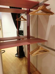 BackPackers GELIJKVLOERS-Studio-Slaapkamer-Eetkamer-Keuken 1 ruimte-badkamer en-suite