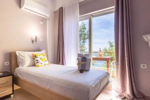 PotamSea Bliss 4 - Beach Front, Sun Beds & Parking