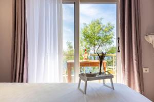 PotamSea Bliss 4 - Beach Front, Sun Beds & Parking