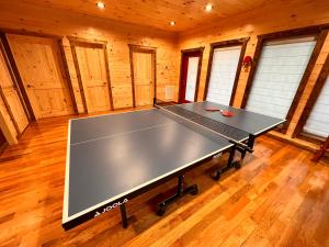 Blaze of Glory - New Luxury, 4BR, Theater, Arcade, EVC, Location