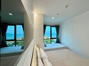 Aeras Beachfront Condominium Jomtien Pattaya Sea view room