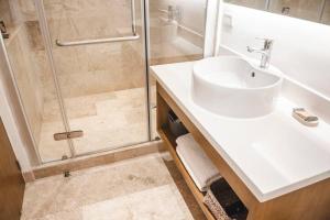 Chic 2BR in Exclusive Building