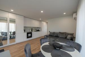 KURŠIŲ VĖJAS apartamentai Svencelėje pirmame aukšte su terasa